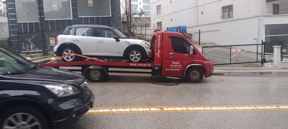 Evren bölgesinde yağmurlu havada oto kurtarma